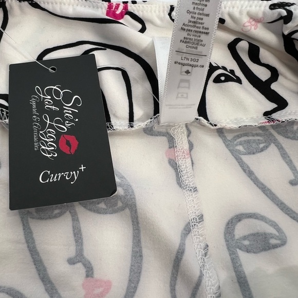 She’s Got Leggz Curvy Abstract Face Print Leggings - Picture 6 of 7